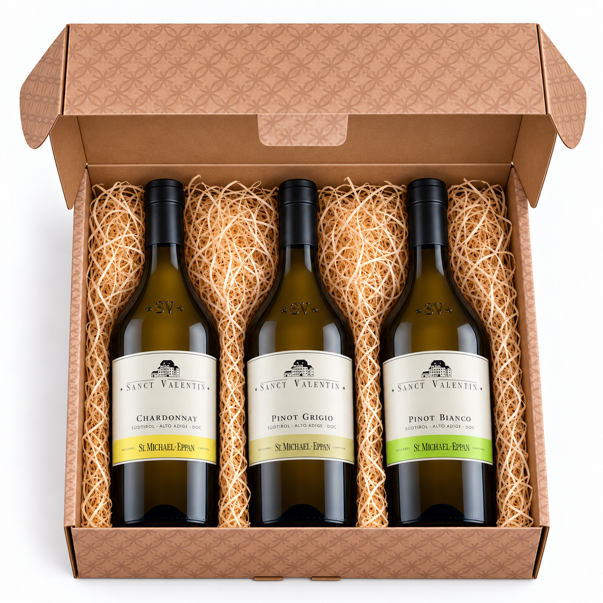 Beispielauswahl der Sanct Valentin Premiumbox mit Chardonnay, Pinot Grigio und Pinot Bianco, je 0,75 l, aus der Draufsicht.